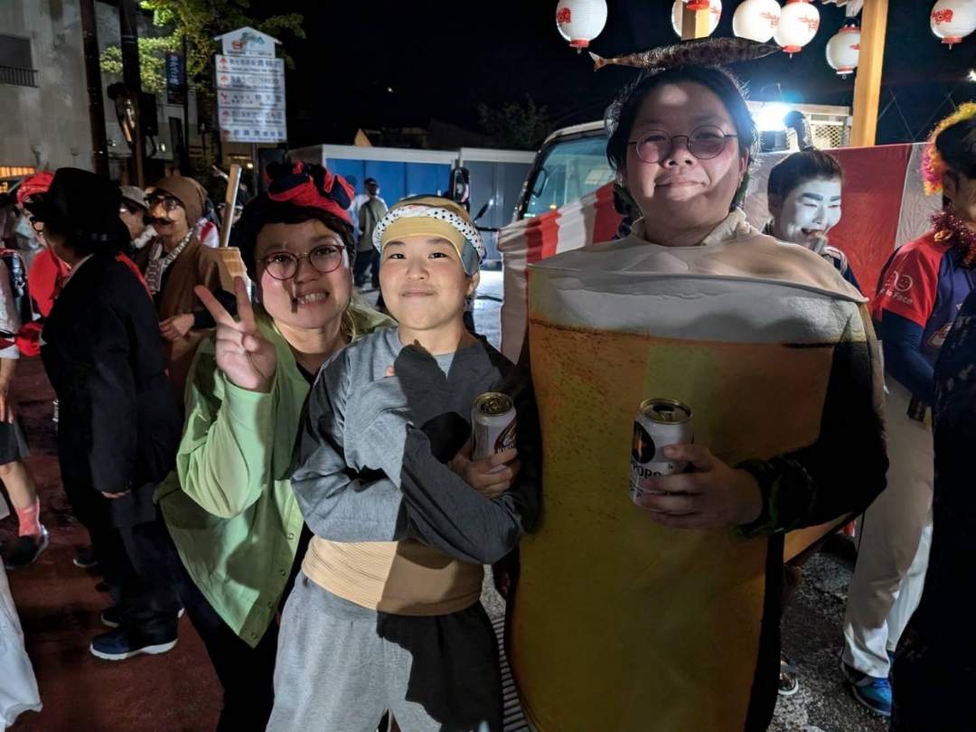 何を着ればいいかわからない...！という方は
写真右のビールの仮装をお貸しします！
