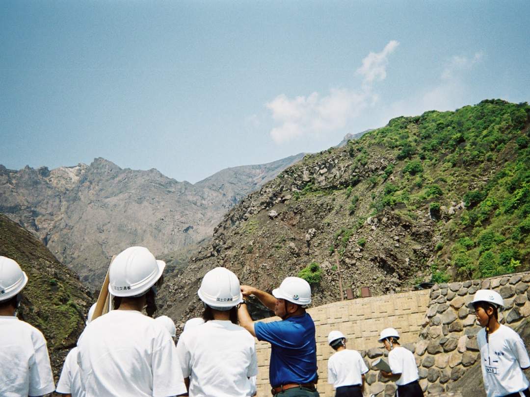 【鹿児島県・桜島】火山ファン必見｜桜島を本格的に学べる、大人向け少人数制火山ガイドツアー【火山学博士号ガイド同行】