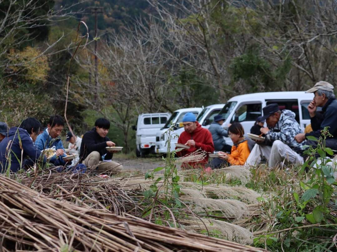 【京都・美山】里山文化に入り込む、日帰り茅刈り体験をしよう！『カヤ・キャン美山2025』