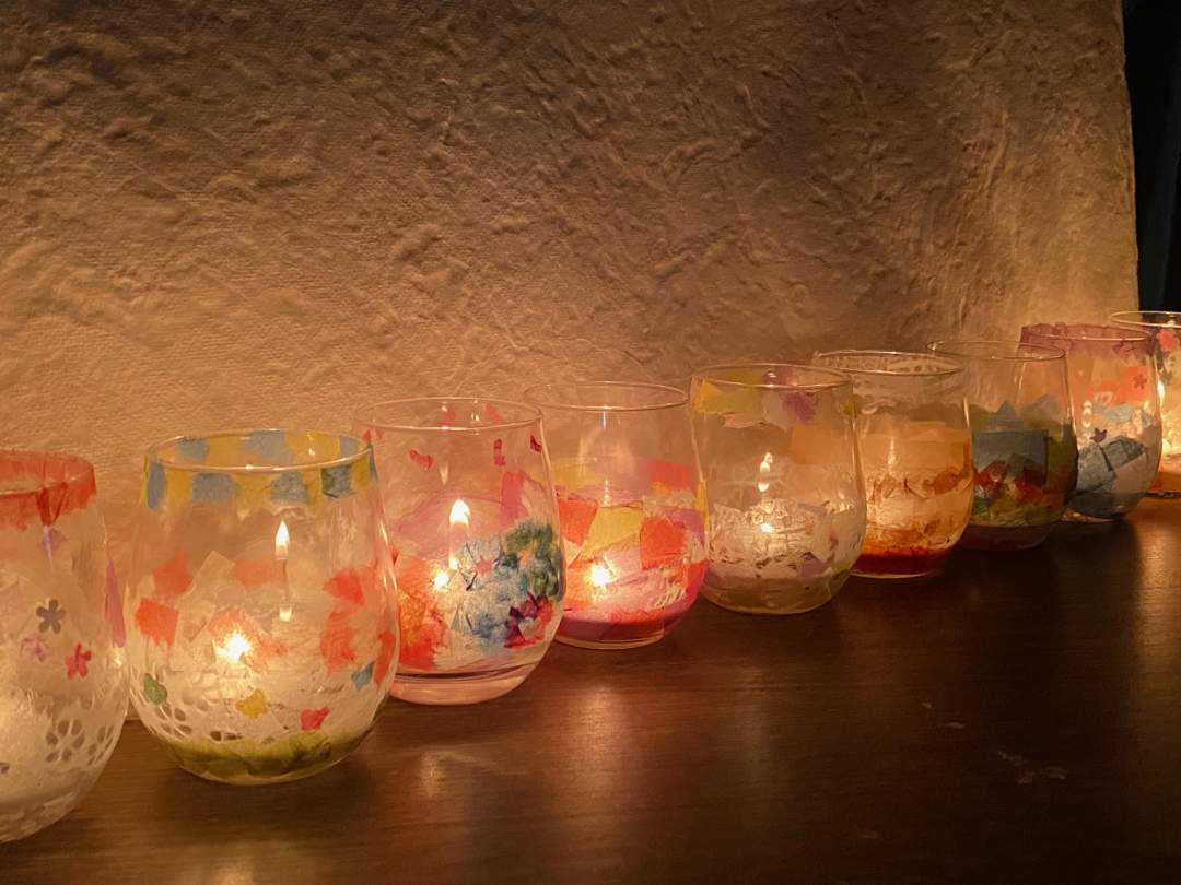 特殊な極薄和紙を透したあかりは、く優しい空間も心もつつみます。