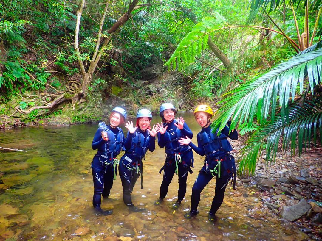 ツアー終了後には水（冬季は温水）と、お着替え用のテントをご用意しております。さっぱりと着替えて、次の目的地へ出発しましょう！