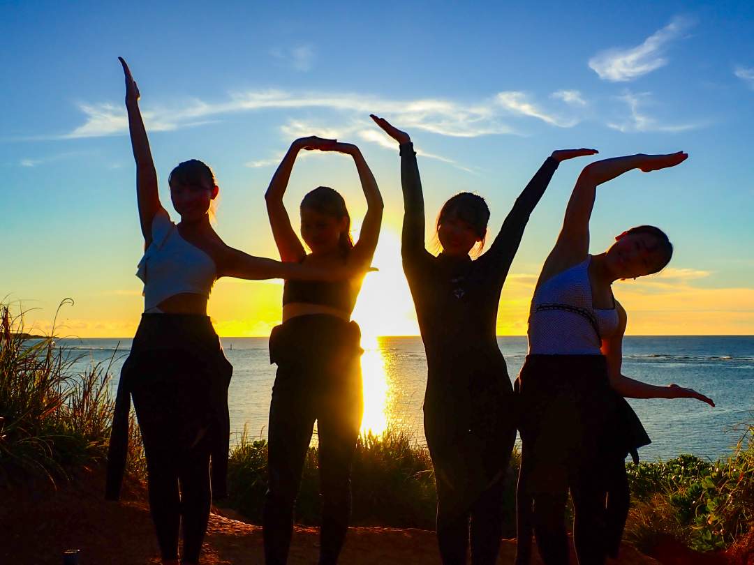 夕日をバックに、インスタ映え写真に挑戦！ 刻々と変化する夕焼けをバックに、思い出の写真をたくさん撮りましょう。 SNS映えする、おしゃれな写真に挑戦してみませんか？ 友達や家族と、最高の思い出をシェアしましょう。