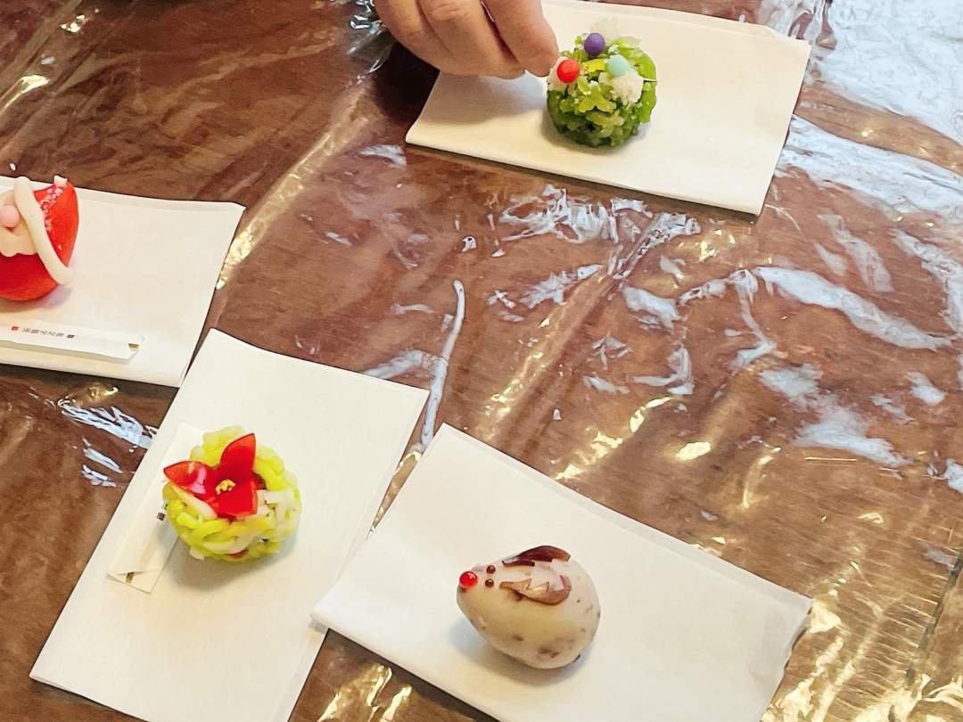 【東京・浅草橋】茶室で体験するいけばなレッスン｜外国人向けプライベート体験・英語対応／和菓子と抹茶付き