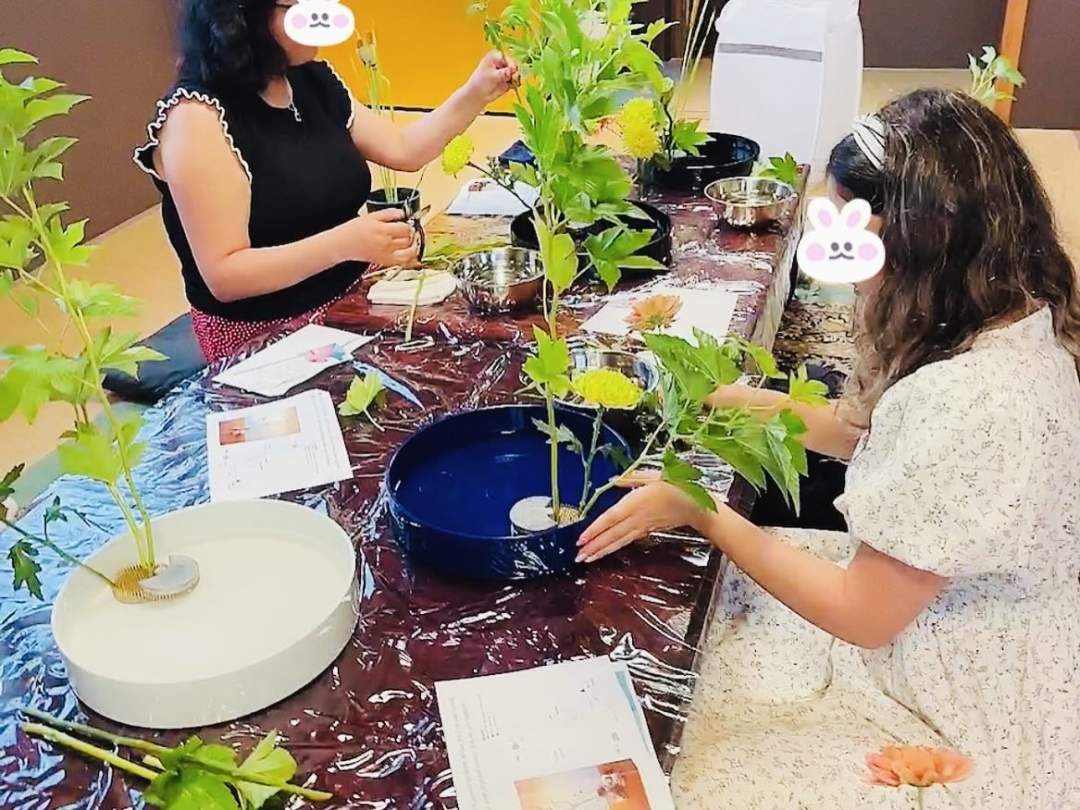 【東京・浅草橋】茶室で体験するいけばなレッスン｜外国人向けプライベート体験・英語対応／和菓子と抹茶付き