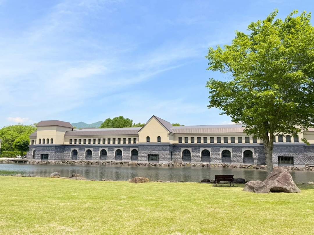 世界でも珍しいサルバドール・ダリの作品を紹介した美術館。建物も秀逸です。

17:00
ホテルなどお客様の指定の場所に送迎します