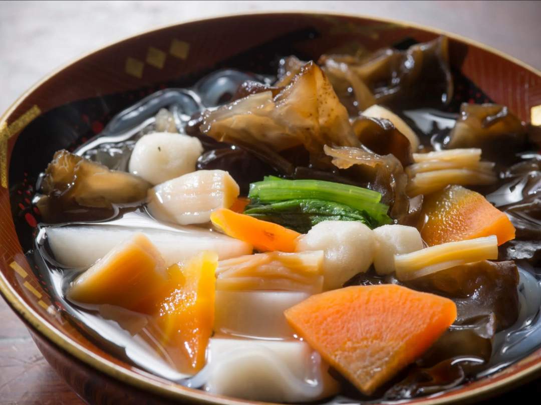 会津の郷土料理。にしんの山椒付けや棒たらの煮つけ。こづゆなど珍しい食事を堪能します