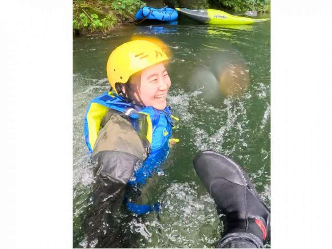 【小学生〜OK】川遊びデビューに最適！穏やかな川でパックラフト体験＆水上ティータイム付（3h）｜初心者・ファミリー歓迎！ガイド歴12年の店主が少人数制でご案内