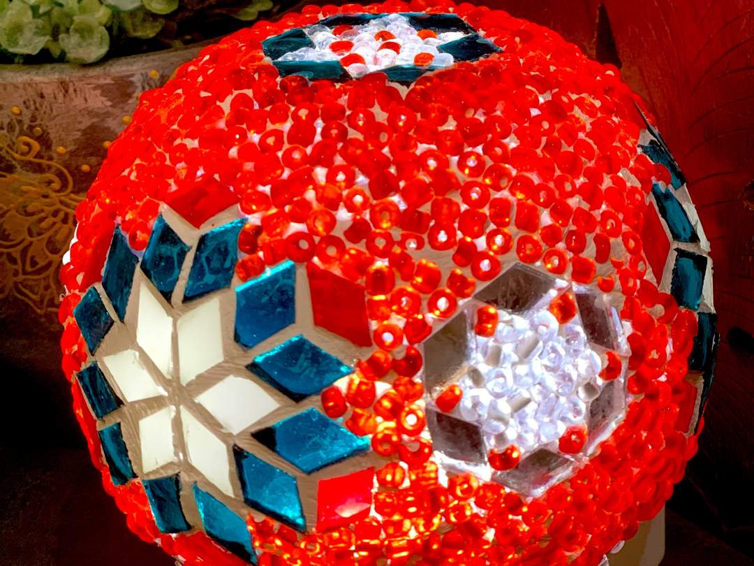 小さなLEDに被せればコードレスランプとして使えます