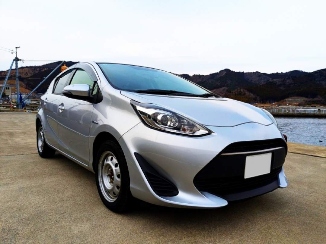 弊社が車を用意（運転も含め）する場合、保険付きのレンタカー（カーシェアリング）or 社用車でご案内します