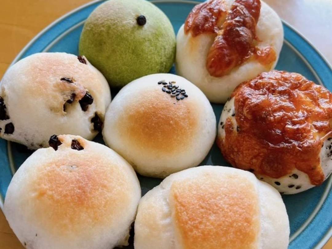 昭和村産の米を使ったパンをご用意しておきます。
天気が良ければ、お外で。