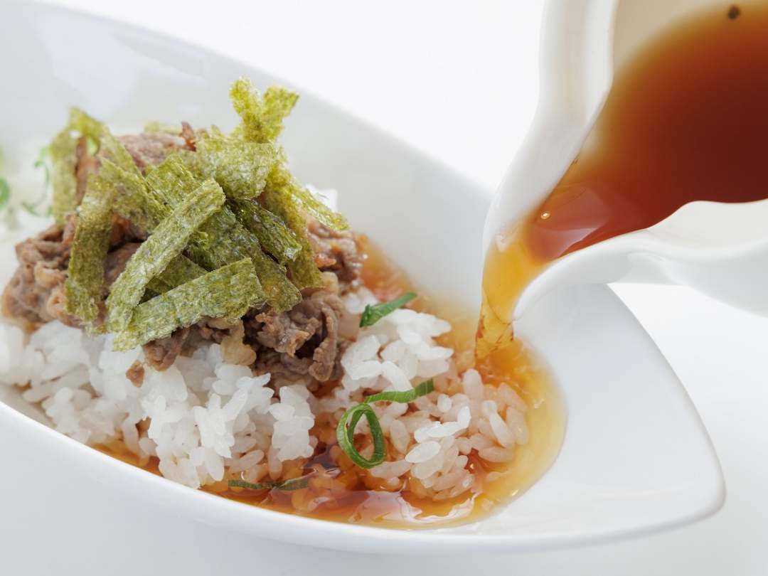 紅茶風味のおだしをかけてお召し上がりください
