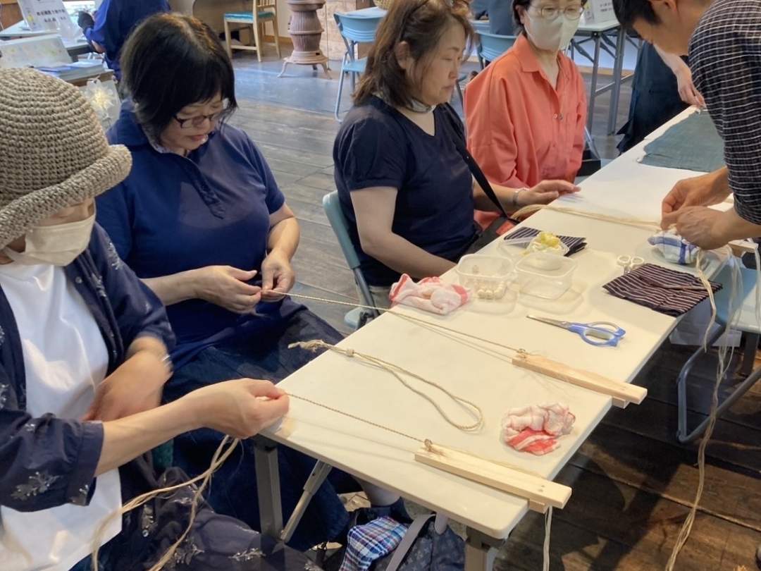 【福島県・昭和村】会津木綿の巾着づくり 〜麻の紐づくりから裁縫まで〜