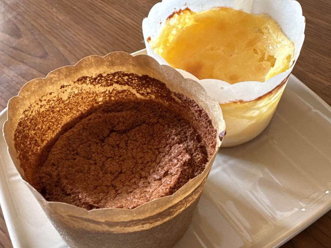 ふわふわのガトーショコラと、しっとりチーズケーキ