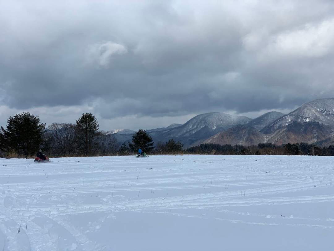 【福島・昭和村】スノーモービルで雪原ツーリング！築150年以上の古民家に泊まる、冬の秘密基地体験