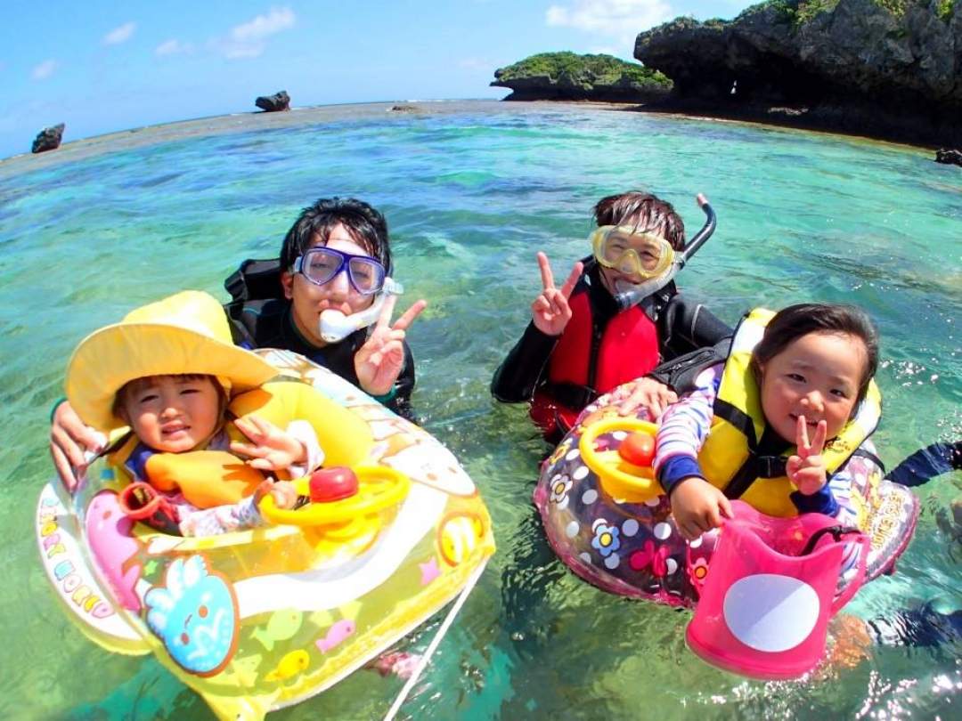 浮き輪と箱メガネで、子供たちも大喜び！