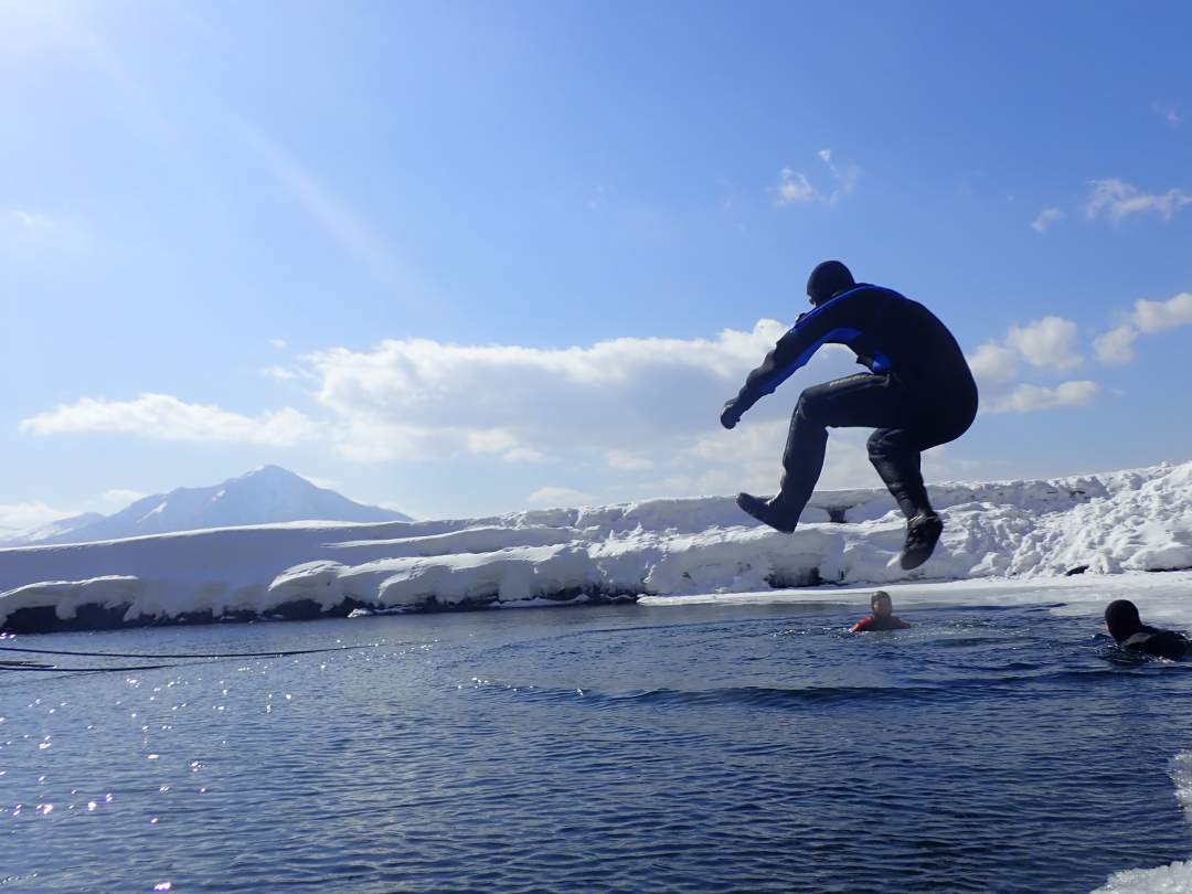 2025年【冬季】支笏湖アイスウォーク　水質10年以上連続日本1位の透明度を誇る支笏湖で神秘的な湖を楽しもう！