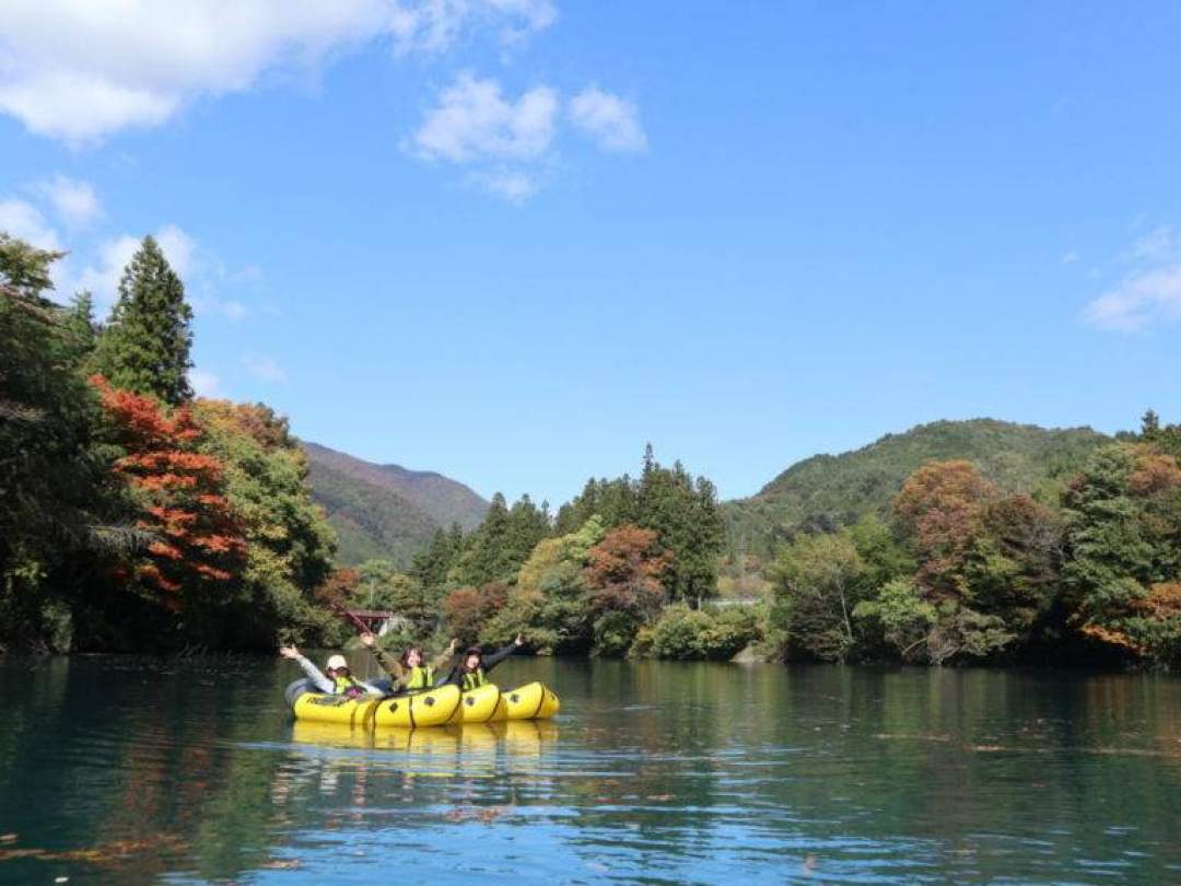 【群馬・四万温泉】ペットOK！関東屈指の透明度「四万湖」でパックラフト半日ツアー!!