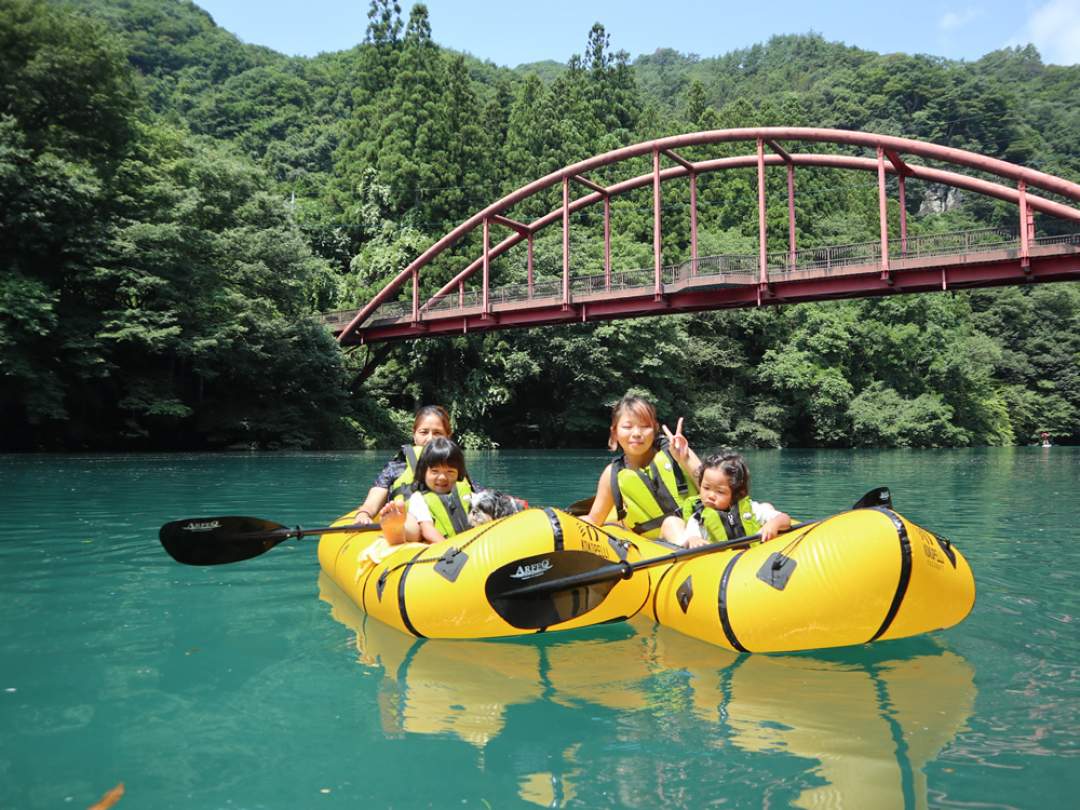 【群馬・四万温泉】ペットOK！関東屈指の透明度「四万湖」でパックラフト半日ツアー!!