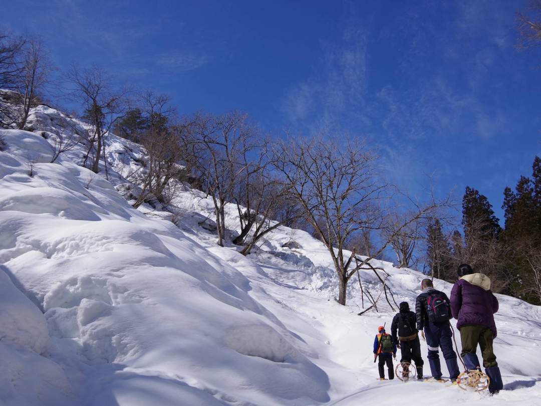 【福島県・奥会津】かんじきを履いて雪山散策！ 古民家に泊まる狩猟体験ツアー！