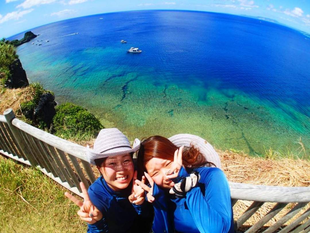 ショップの裏は海が眺めれます！
ここからの眺めも最高！
ツアーに出る前に、海の様子を見てみましょう！