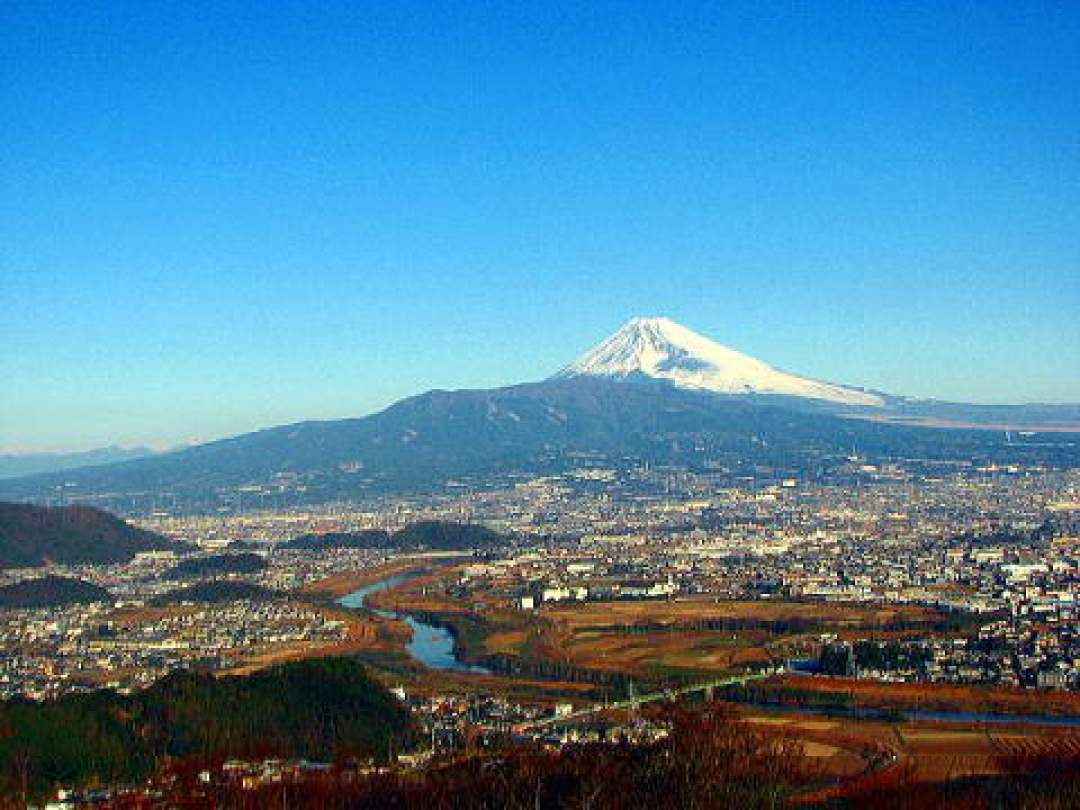最後は大嵐山（日守山）山頂から富士の絶景をご覧いただきます！