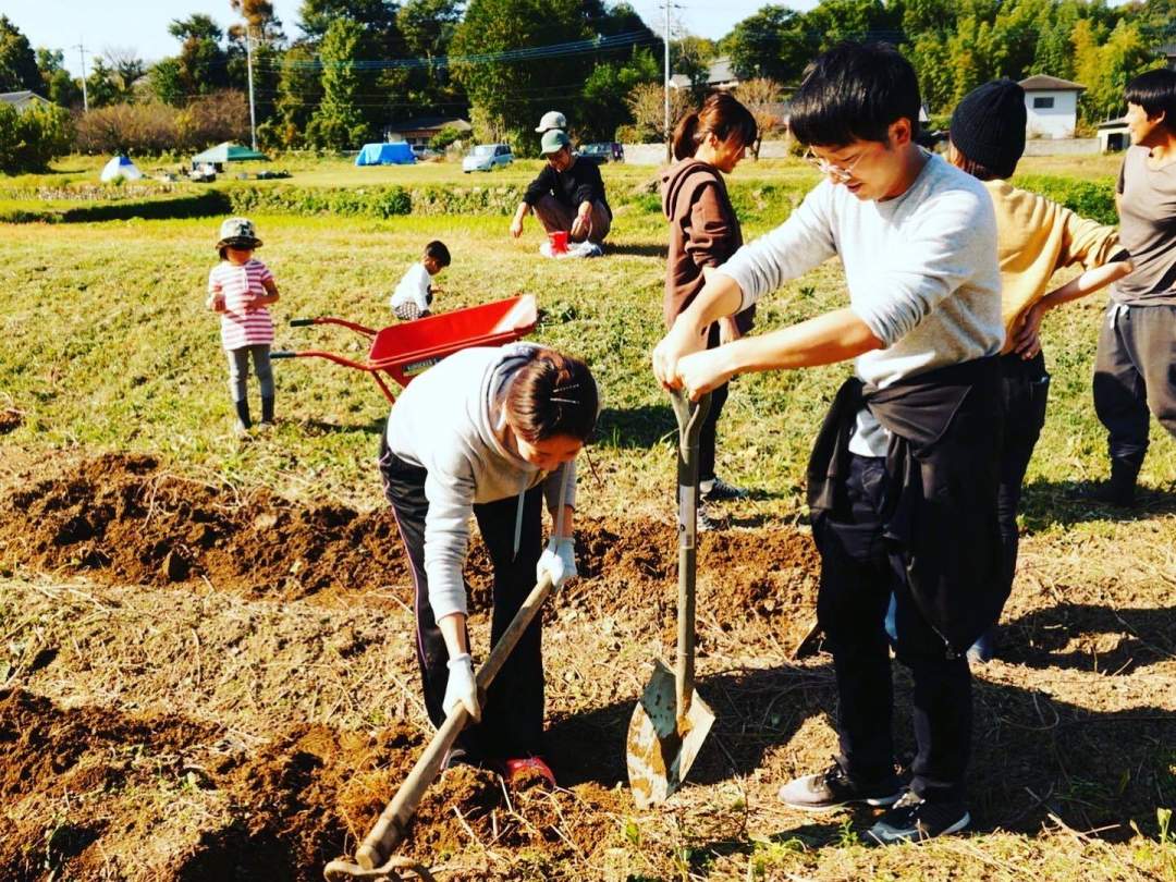 埼玉の里山でおいしい野あそび。1日3組限定のオーガニック野菜収穫体験＆BBQ