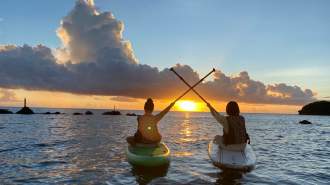 【沖縄・中部】《サンセットSUP》当日予約ＯＫ！初心者でも安心♪　東シナ海の夕陽を満喫！