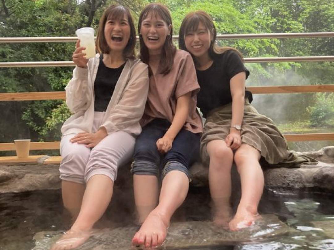 足湯に浸かりながらほっこり一息。【足湯★ドリンク+お土産付★】自慢の湯でゆったり♪