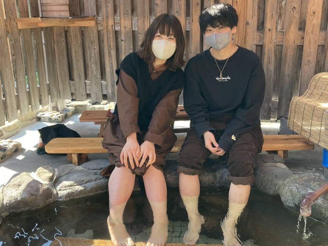 足湯に浸かりながらほっこり一息。【足湯★ドリンク+お土産付★】自慢の湯でゆったり♪