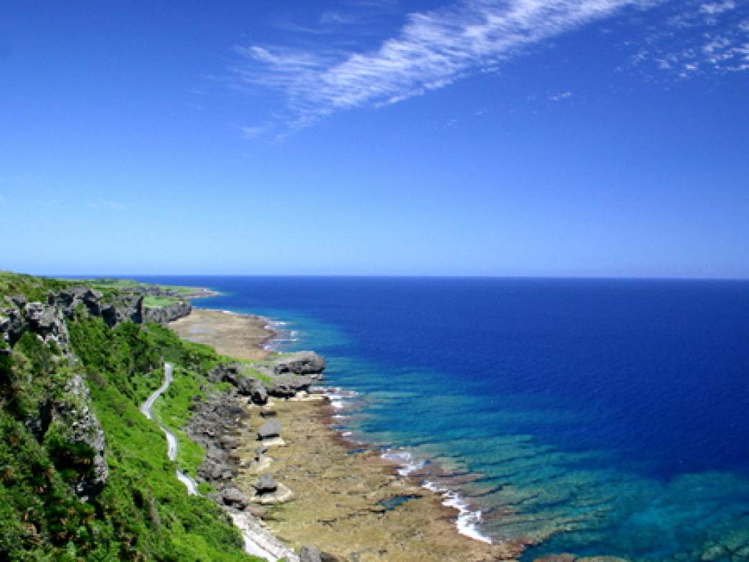 水が湧き出ることから「湧出（わじぃ）」と呼んでおり、良質な水は島の大切な水源地となっていました。この水を使って作られる「イエソーダ」も人気です！