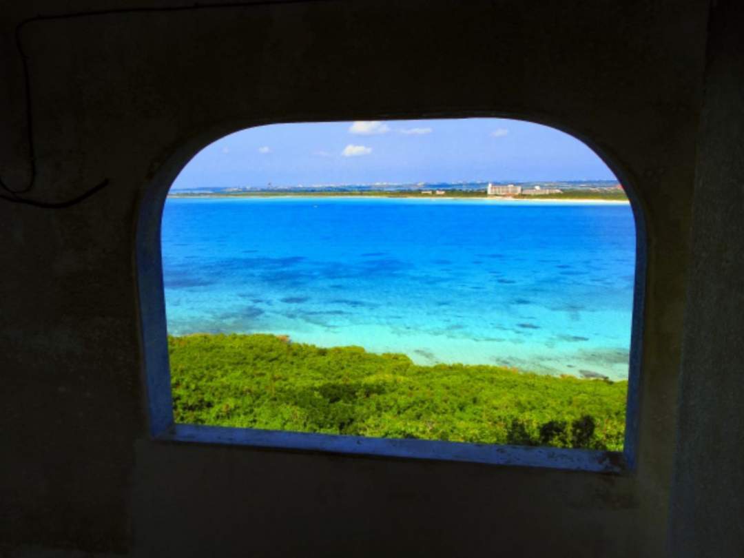 【沖縄・宮古島】《来間島周遊》ガイド撮影付き☆さとうきびに囲まれた道を来間ブルーが広がるビーチへ！