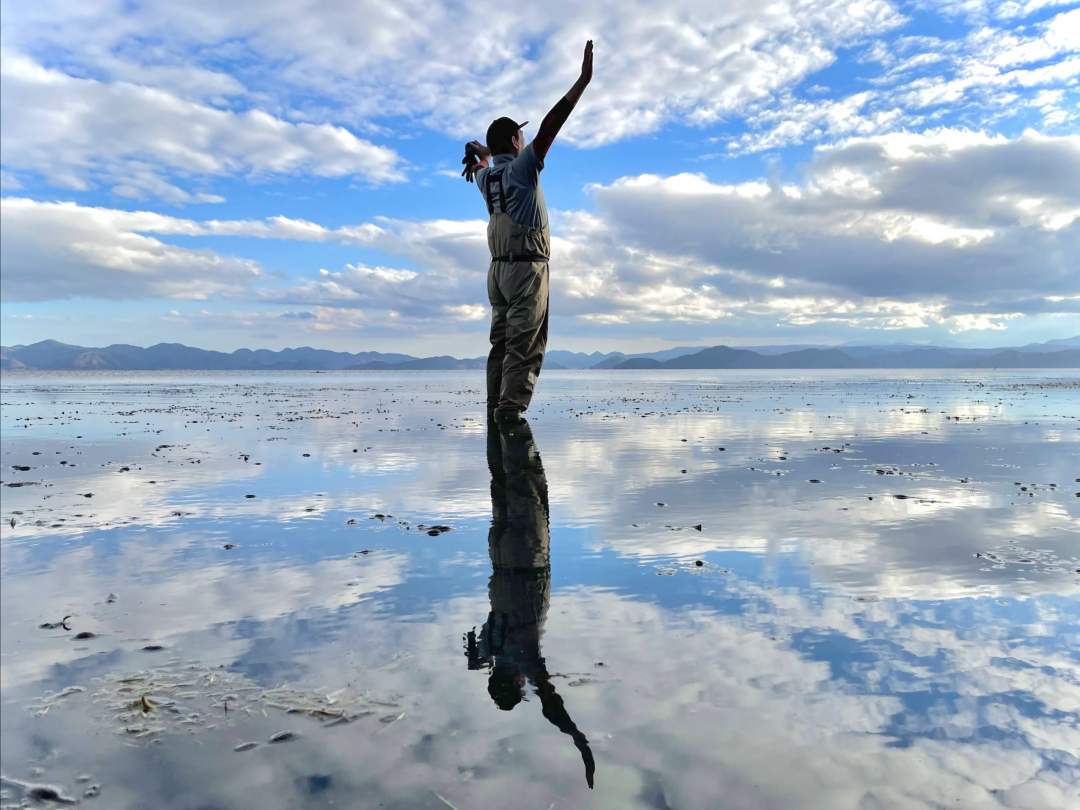 猪苗代湖は別名『天鏡湖』とも言われています！　天候の条件が合うと、まるで鏡のように美しい景色を楽しむことができるので、インスタ映え写真が撮れるかも？！