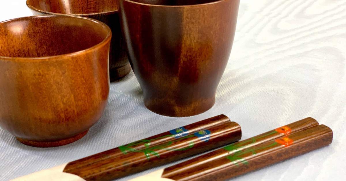 輪島塗　 漆器　菓子皿 　大極上 本堅牢地 山口清松作 菊の蒔絵 紙箱入り 輪島塗 漆器 菓子皿 大極上 本堅牢地 山口清松作 菊の蒔絵 紙箱