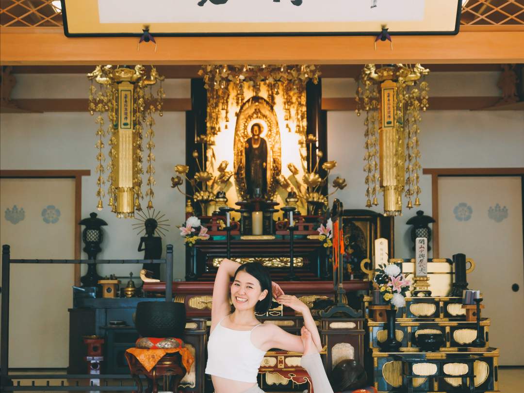 世界遺産のお寺でヨガ　チャリティーイベント