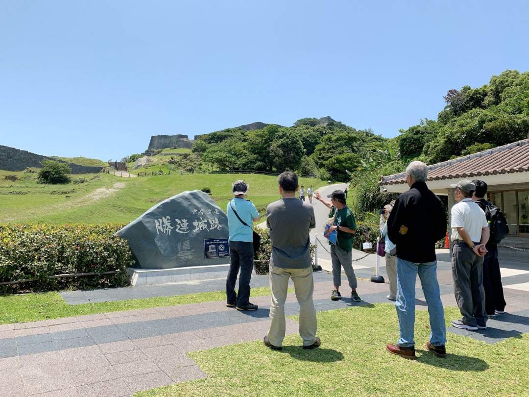 【夏休み企画】世界遺産 勝連城跡でカンカラ三線づくり！（入場券・ガイド付き）