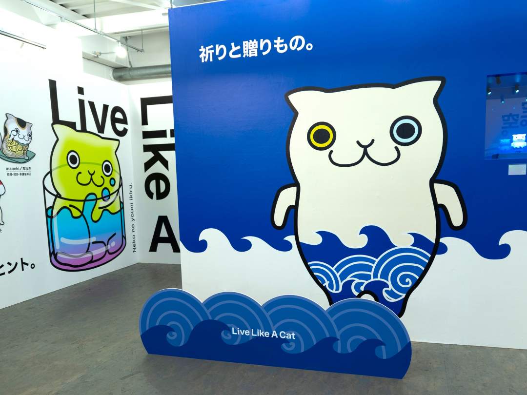大きな猫土偶の猫ちゃんと一緒に記念撮影を♪