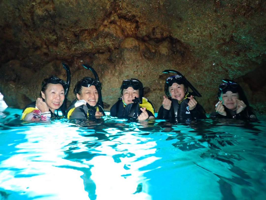 即予約可！旅行の合間に！ボートで行ける青の洞窟＆熱帯魚シュノーケリングツアー！