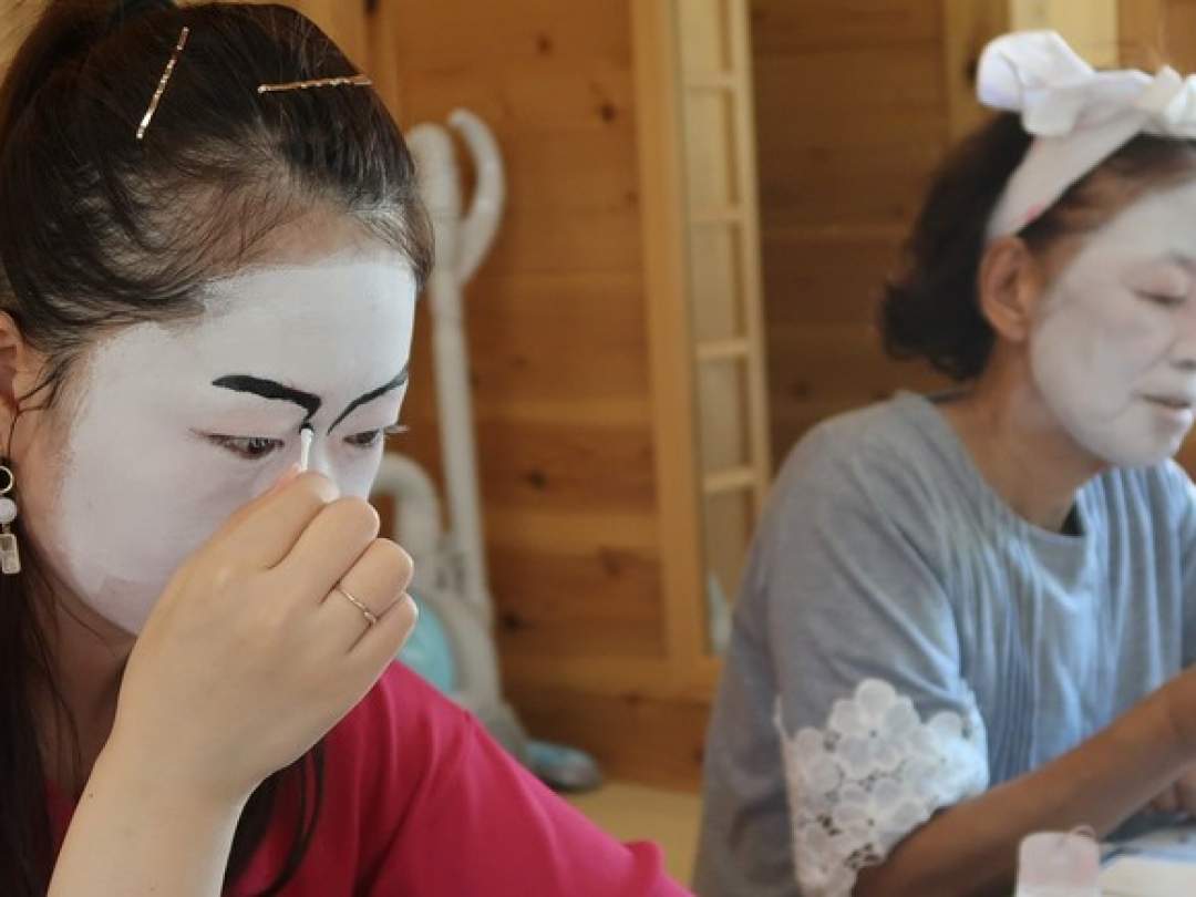 歌舞伎役者が優しく教えますので、初めての方や小さなお子様もご安心くださいませ♪