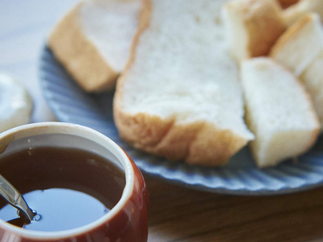 奥会津の冬の貴重な贅沢品。天然の飴づくりとヒミツのお茶会「飴よばれ」