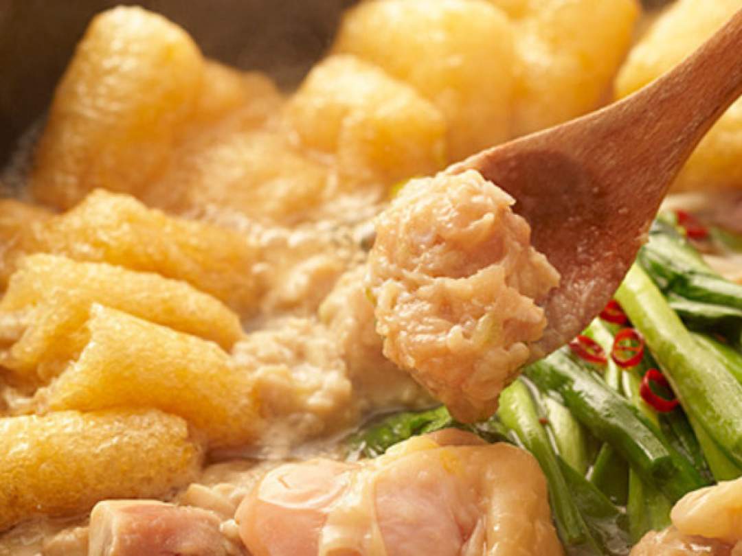 雪の下の宝探し！ 甘々の雪堀キャベツの収穫体験