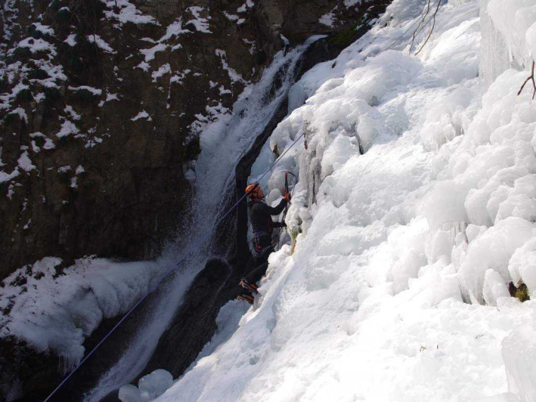 【初心者大歓迎！】栃木・日光エリアで、氷の壁を登るアイスクライミングにチャレンジ！