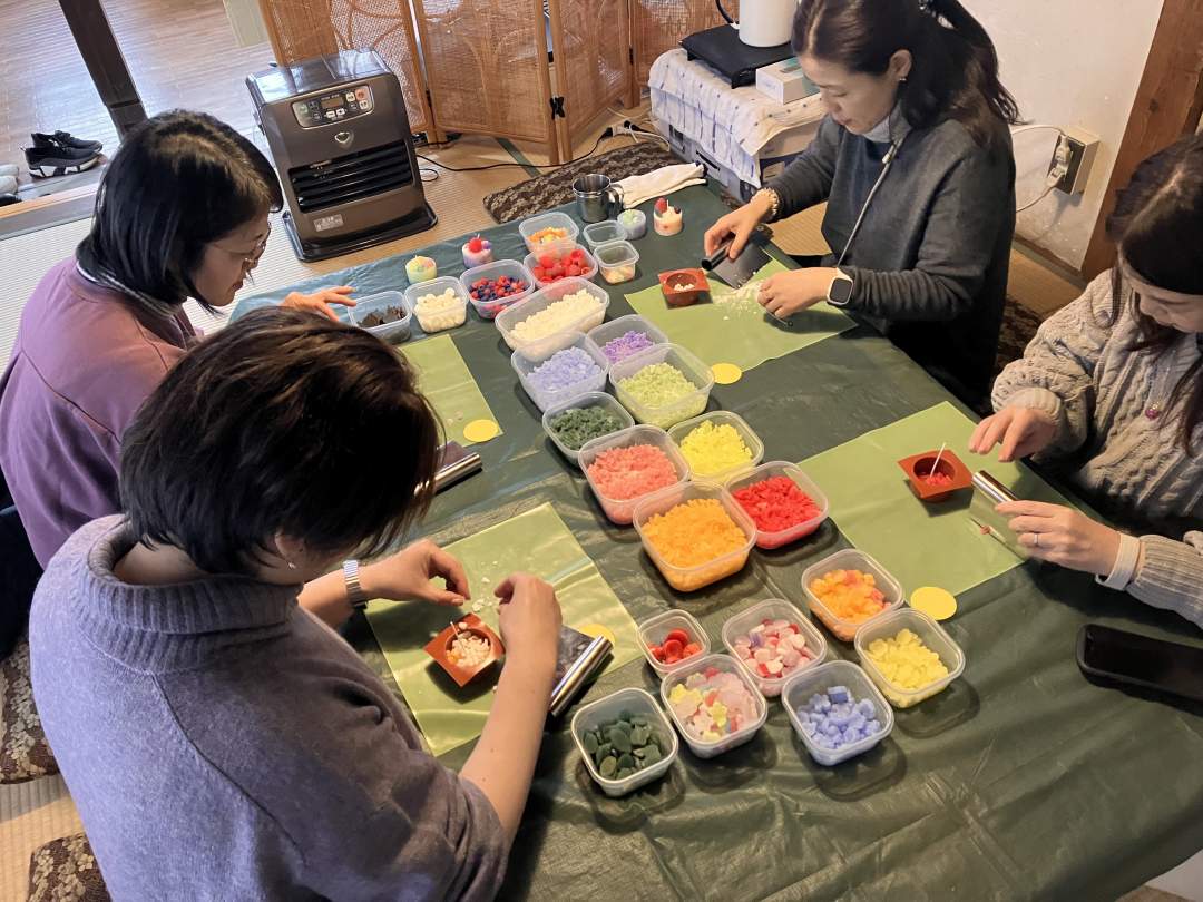 【山形・かみのやま温泉】（7月～10月の月水木・祝日）レトロな街で思い出作り「カラフルキャンドル作り体験」