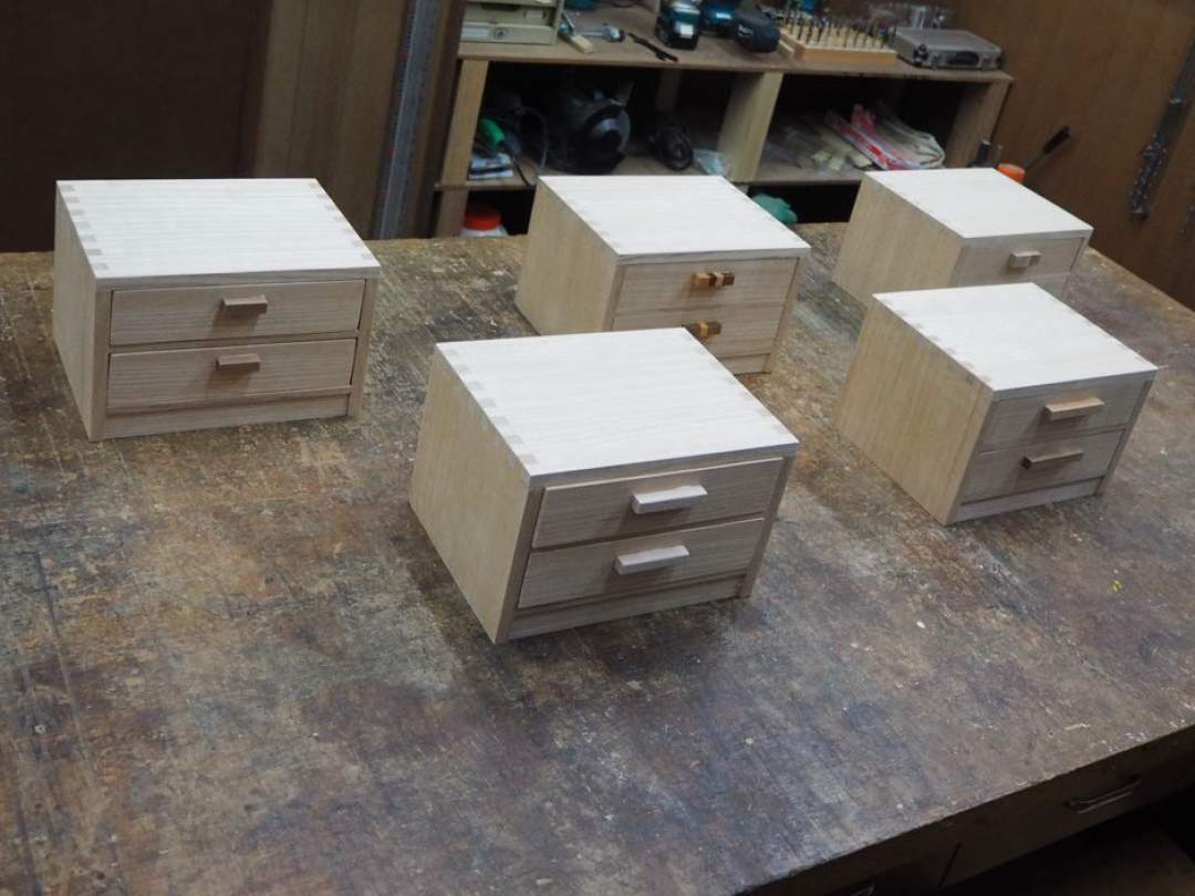 好きなつまみを選んでオリジナルのミニ桐タンスが完成しました