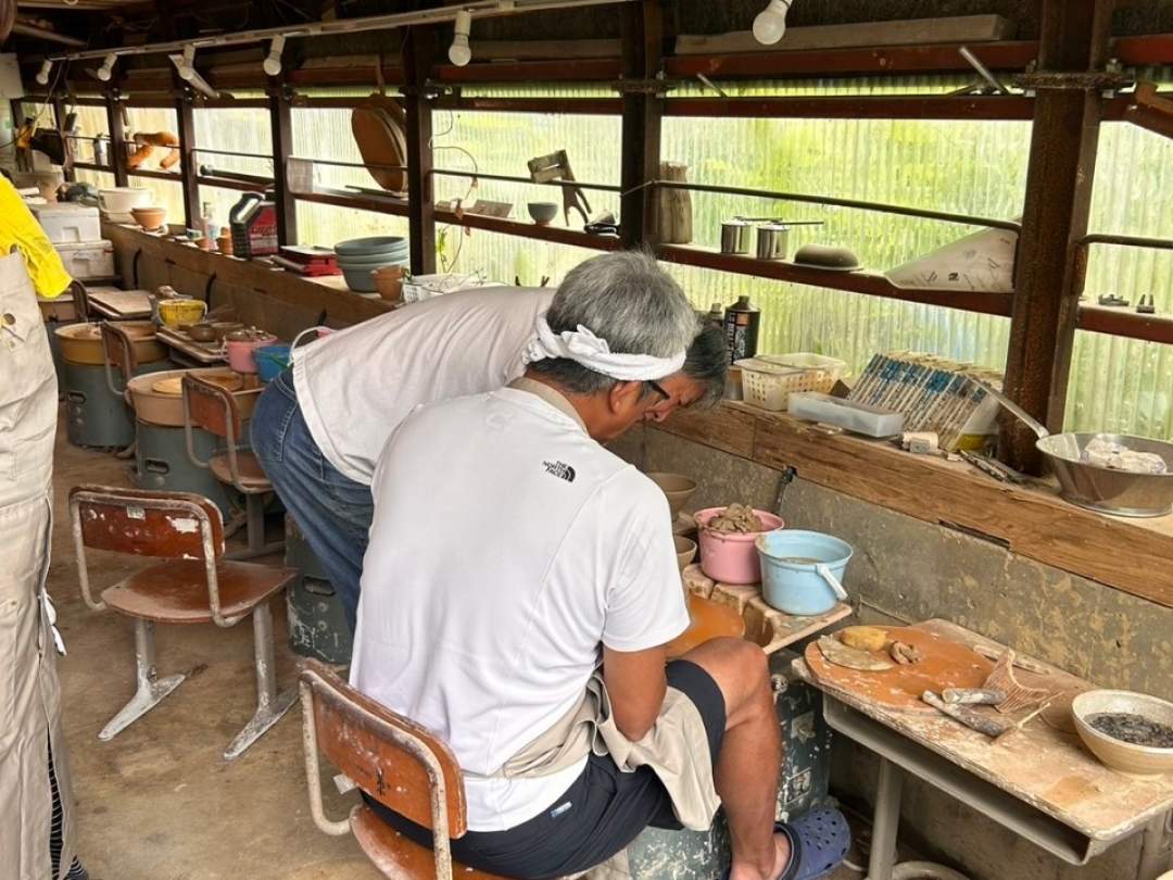 粘土の中心が採れない場合　お手伝いします
仕上げを希望してもそこは　本人の気持ちを粘土に伝えましょう