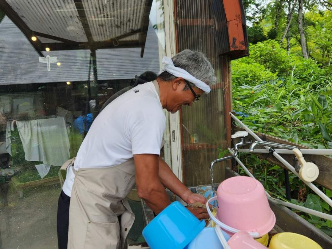 陶芸って　最後は気持ちよく片付けて　さわやかな後片付けをお願いします