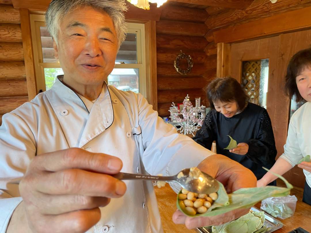 こんな容器から納豆が食べられてら、毎朝しあわせな気分になれますね。