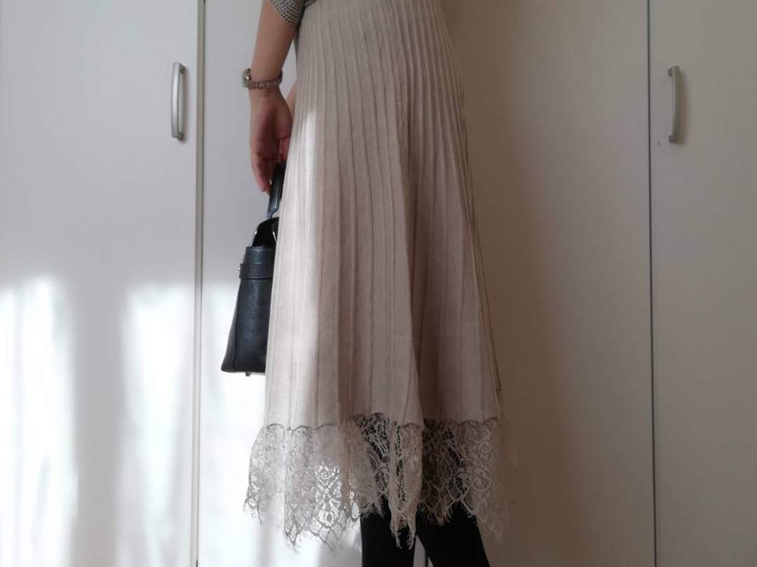 揺れるレースがかわいい♡裾レースプリーツニットスカート