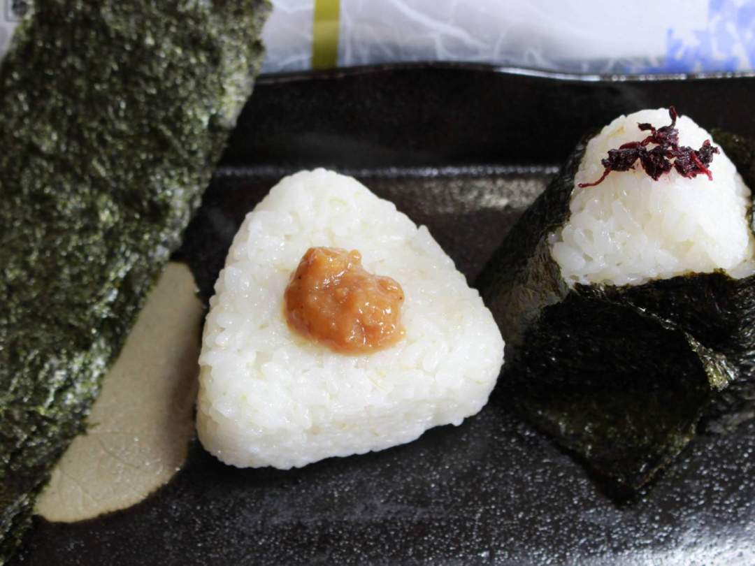 味噌を乗せ焼き海苔を巻きました。