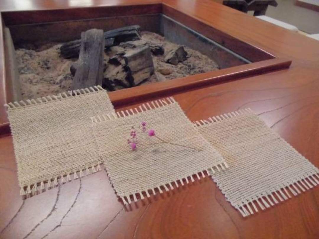 昭和村産からむし手績み糸で作ったコースター