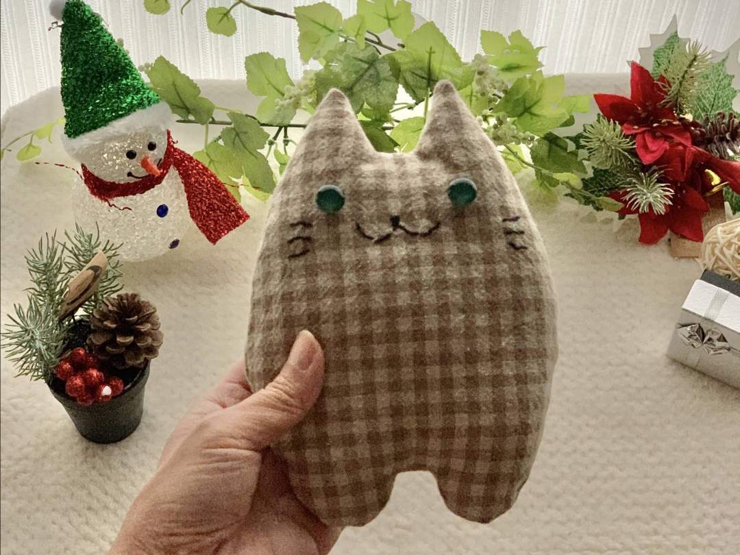 手に持つとこのくらいの大きさです